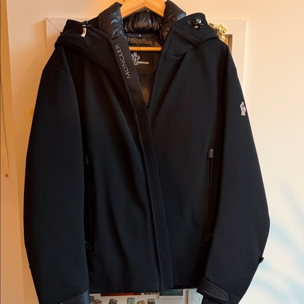 Moncler Praz Jacket in Black in L